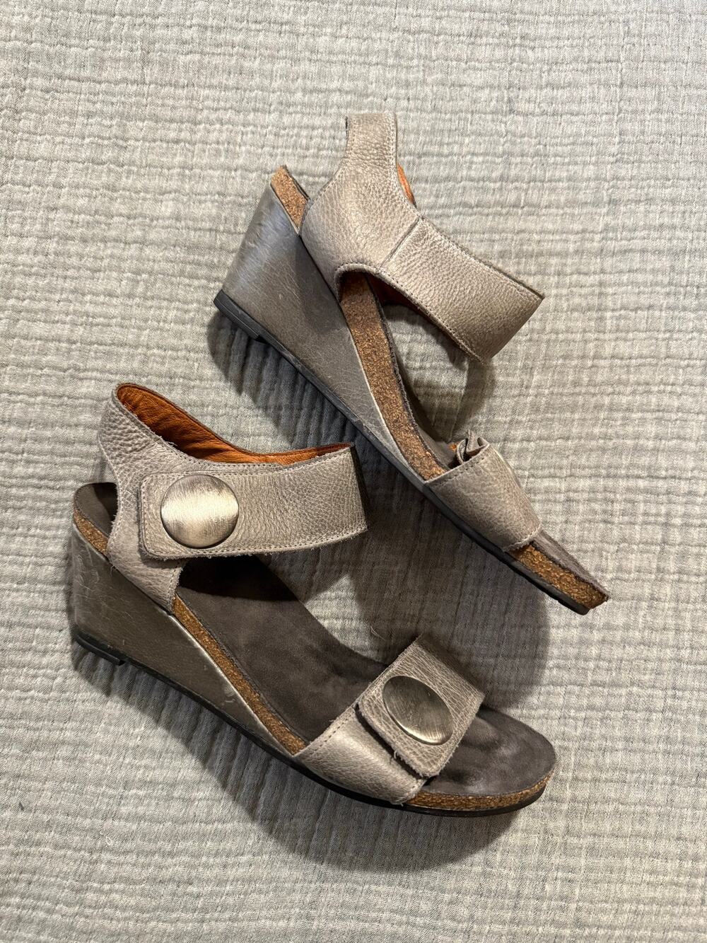 TAOS Sandals CAROUSEL 2 Gray Leather Wedge Ankle Strap Heels Size 39 US 8-8.5